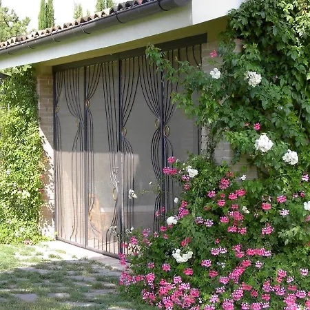 Дом отдыха Luxurious In With Private Swimming Pool